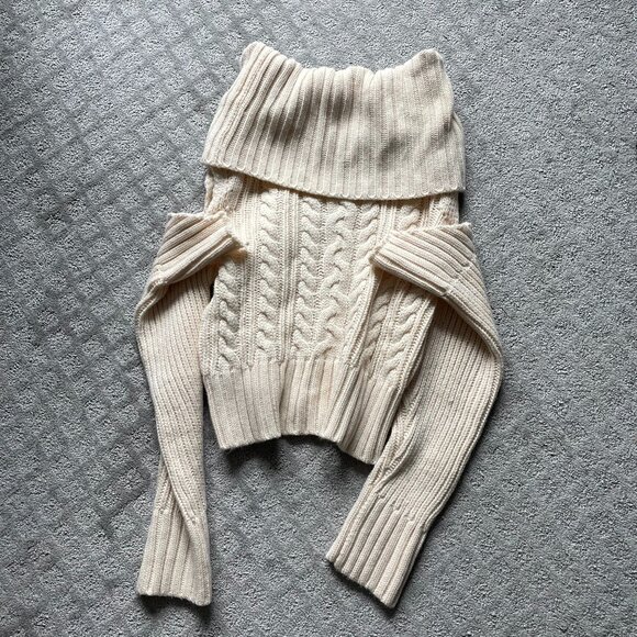 AAKAAA cream cable knit turtleneck cut out shoulders gorgeous never worn size S - Picture 1 of 9